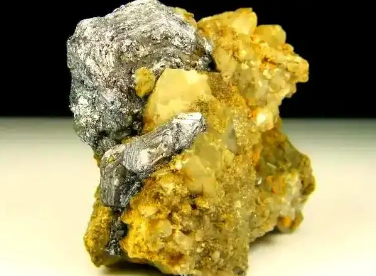 Pre-treatment Test of Carbonaceous Gold Ore